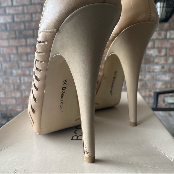 BCBG Pumps - Picture 4 of 5
